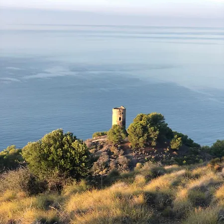 Junto Al Mar En Costa Tropical Y Alpujarras Granadinas *